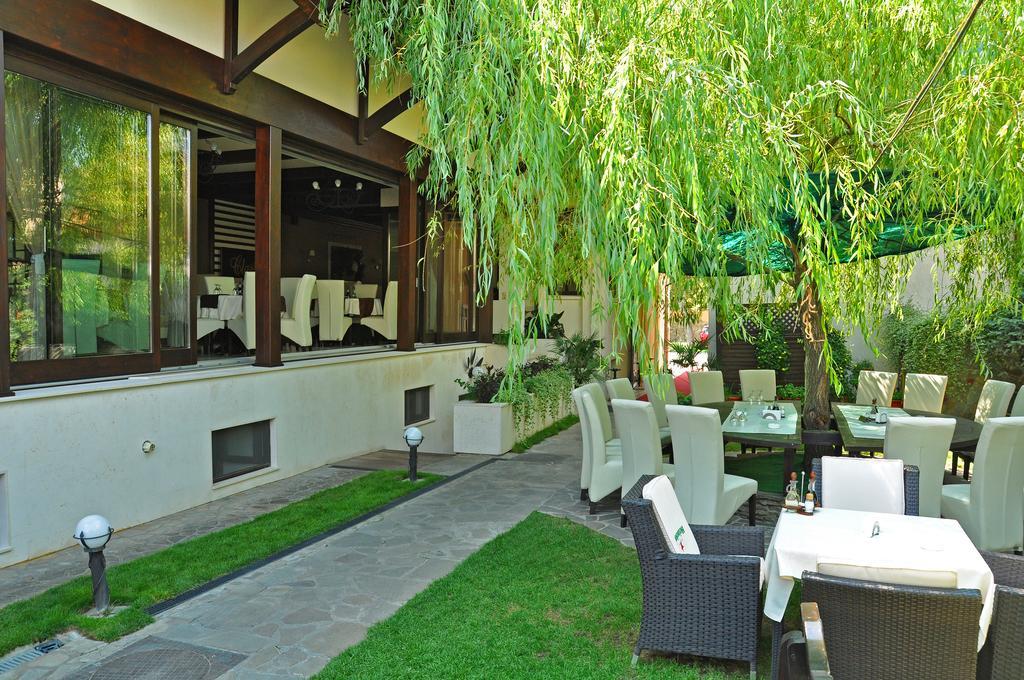 Hotel Vila Class Satu Mare Exterior foto