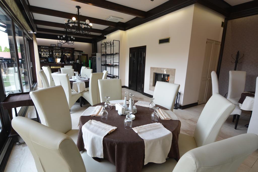Hotel Vila Class Satu Mare Exterior foto