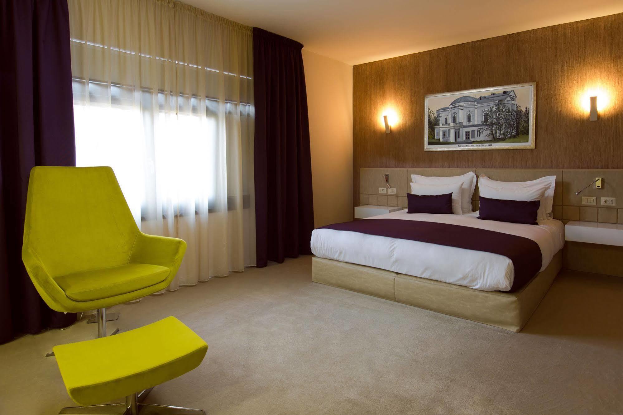 Hotel Vila Class Satu Mare Exterior foto